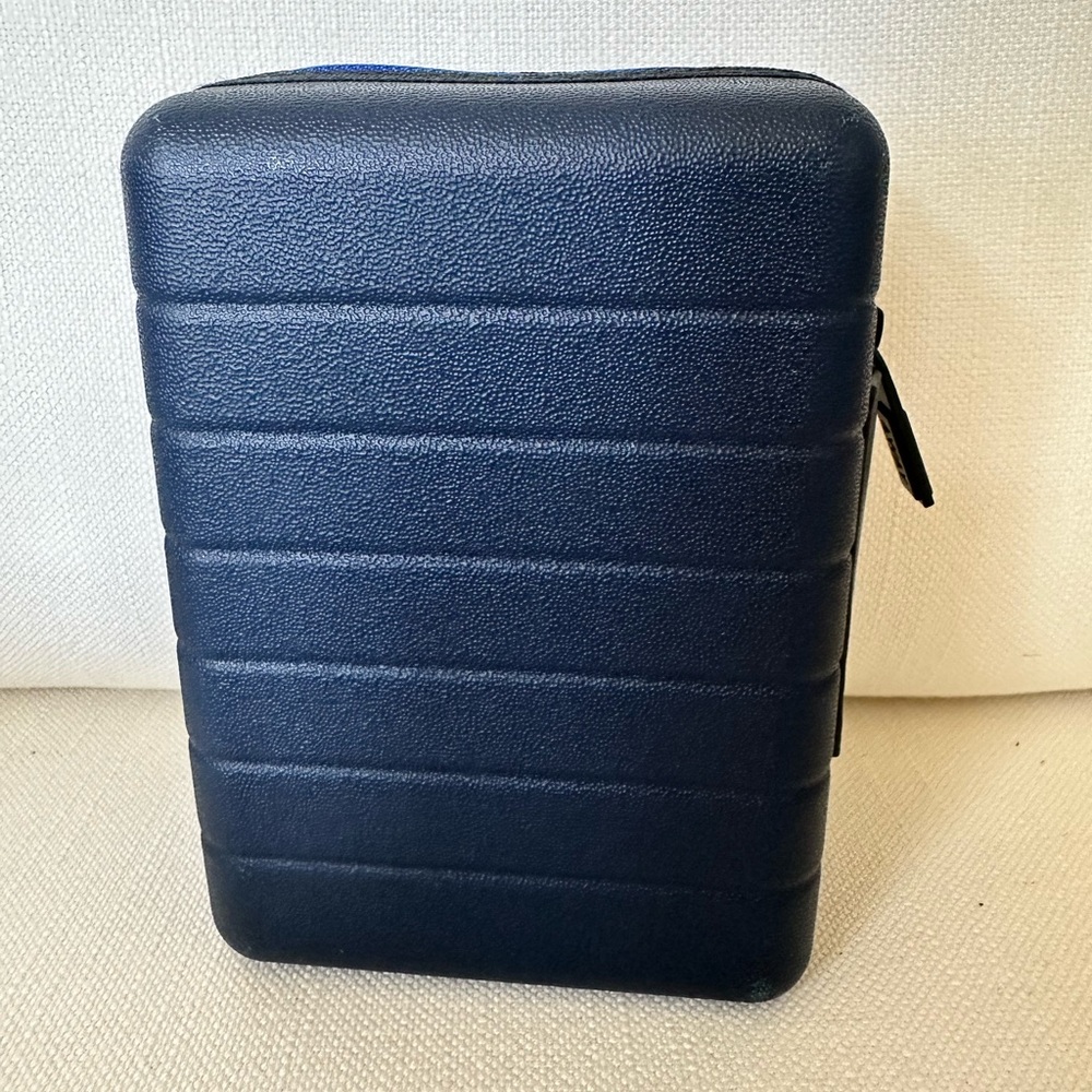 Away X United Airlines Mini Luggage Hard Shell Amenity Travel Case Navy - Picture 4 of 4